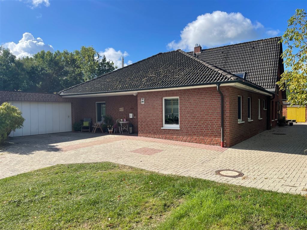 Bungalow und Wohnhaus