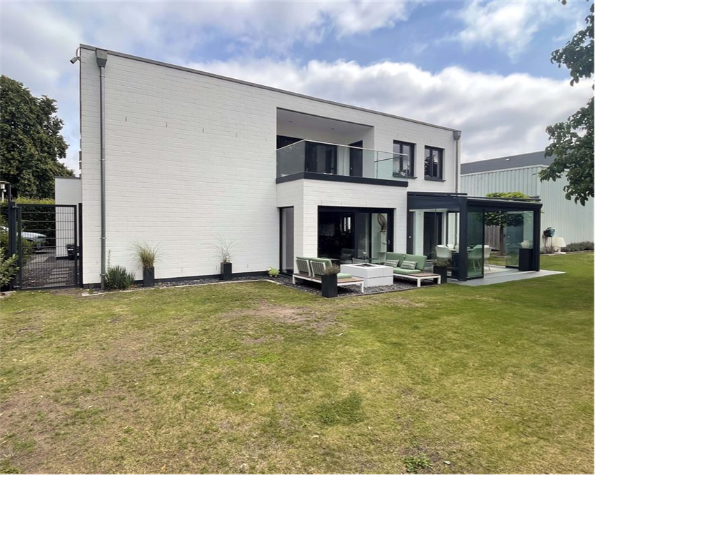 mit Terrasse und Wintergarten