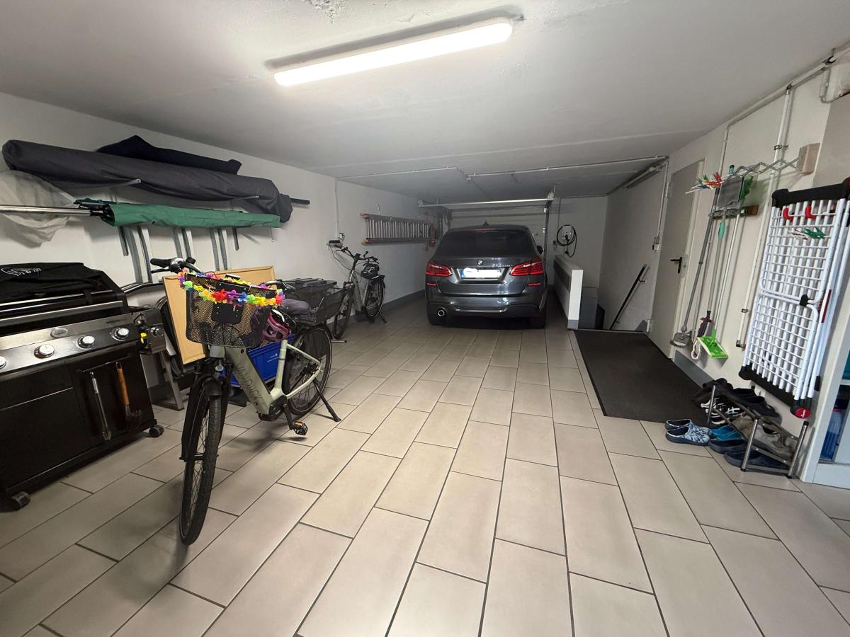 Garage mit el. Sektionaltor