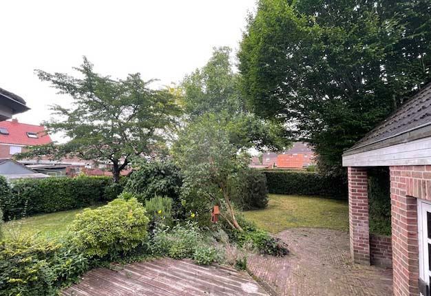 Terrasse mit Blick in den Garten