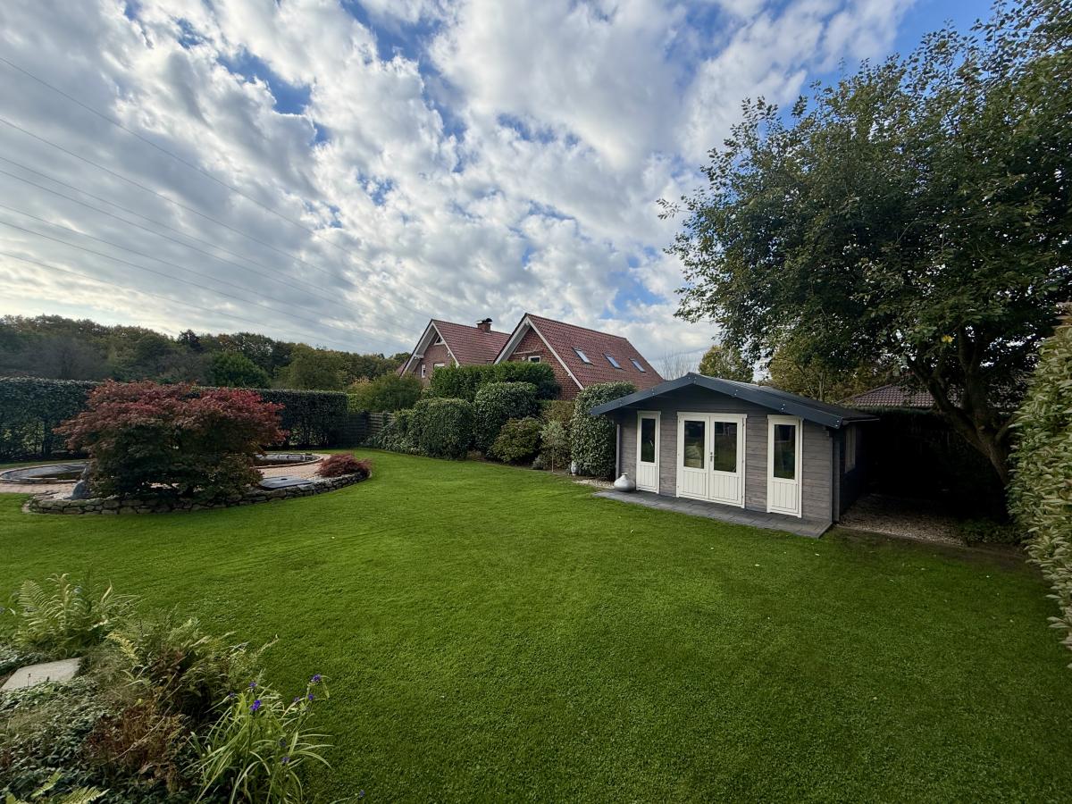 Grundstück mit Gartenhaus