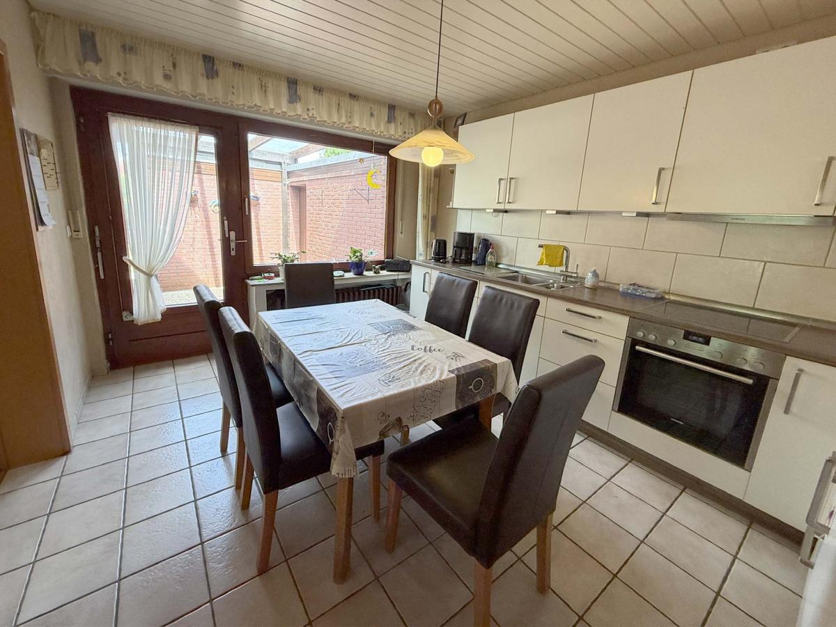 Küche Erdgeschoss mit Zugang zur Terrasse