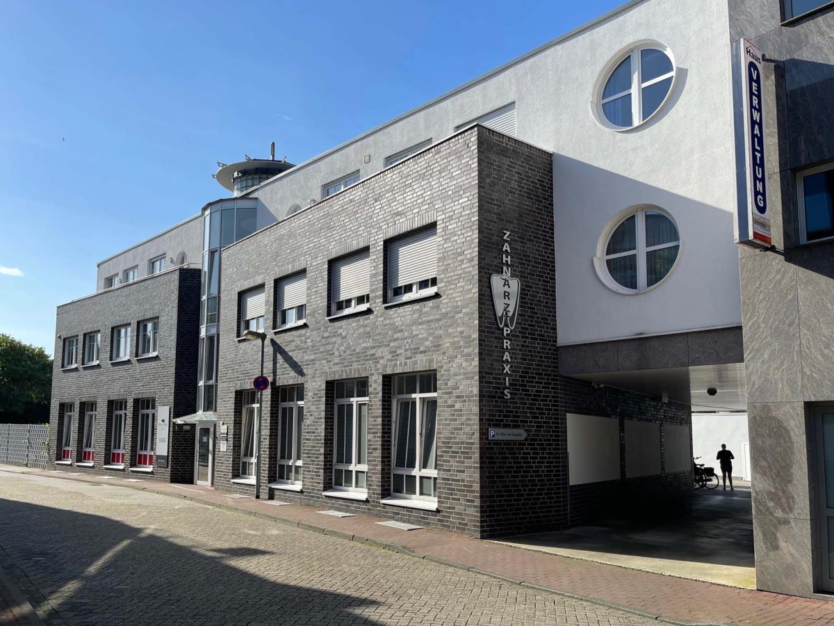 Ruhig gelegenes Wohn- und Geschäftshaus Nähe Rathaus und Europaplatz!