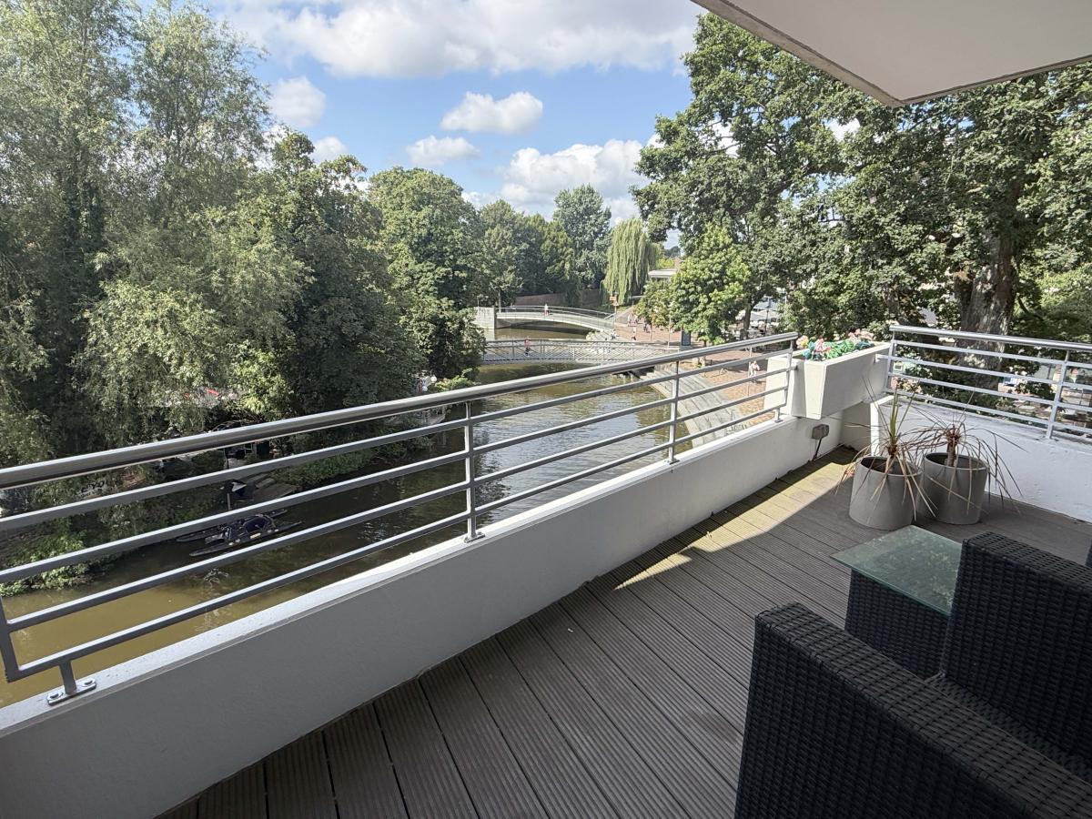 Überdachter Südbalkon mit Blick auf die Vechte