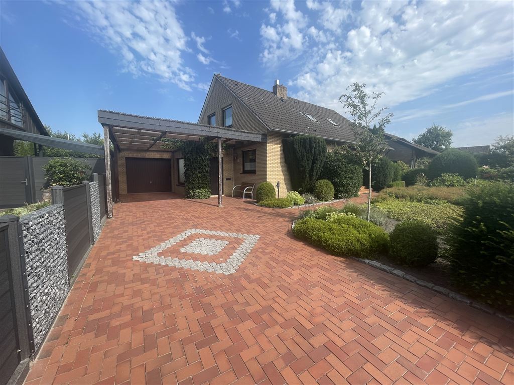 großzügige Auffahrt