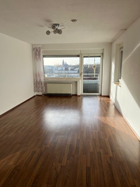 Wohnzimmer mit Südbalkon