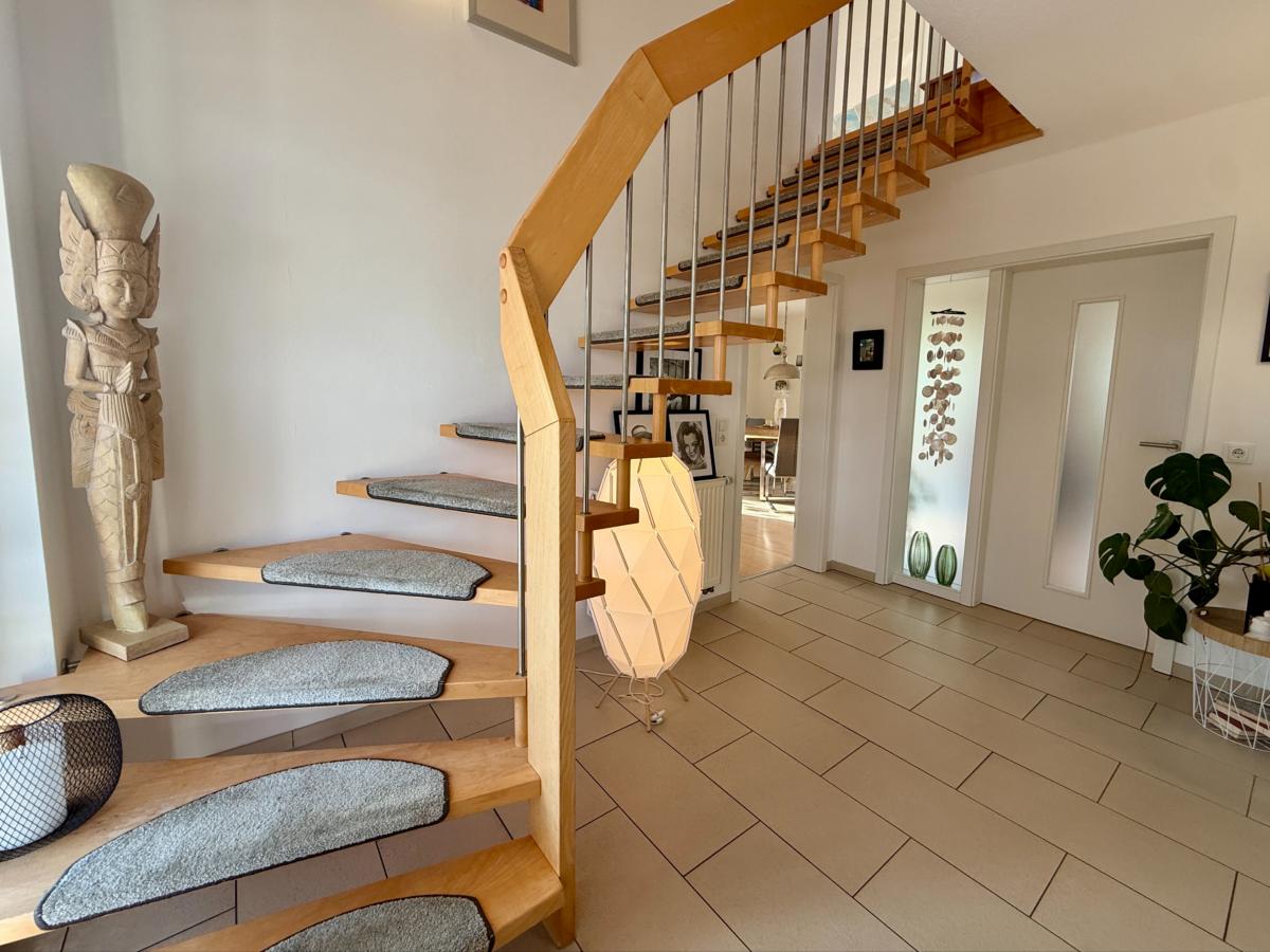 Freitragende Holztreppe
