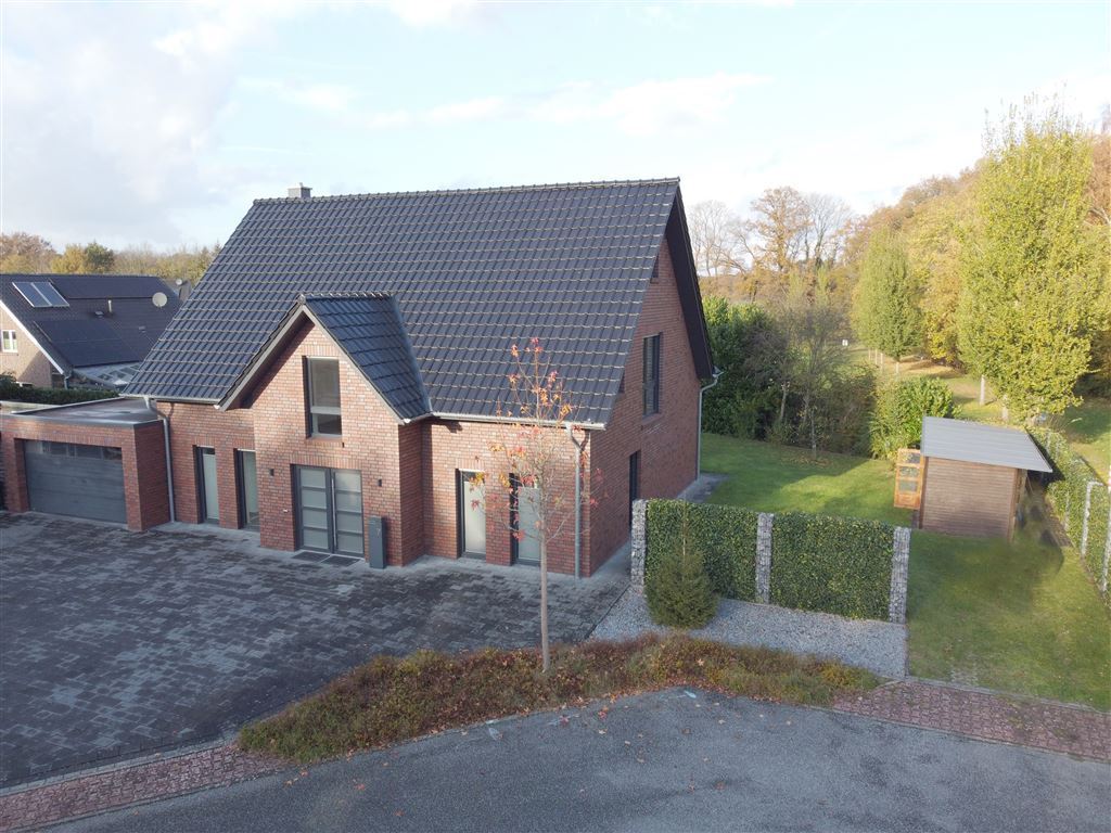 Nordhorn - Neuwertiges Wohnhaus in reizvoller Lage!