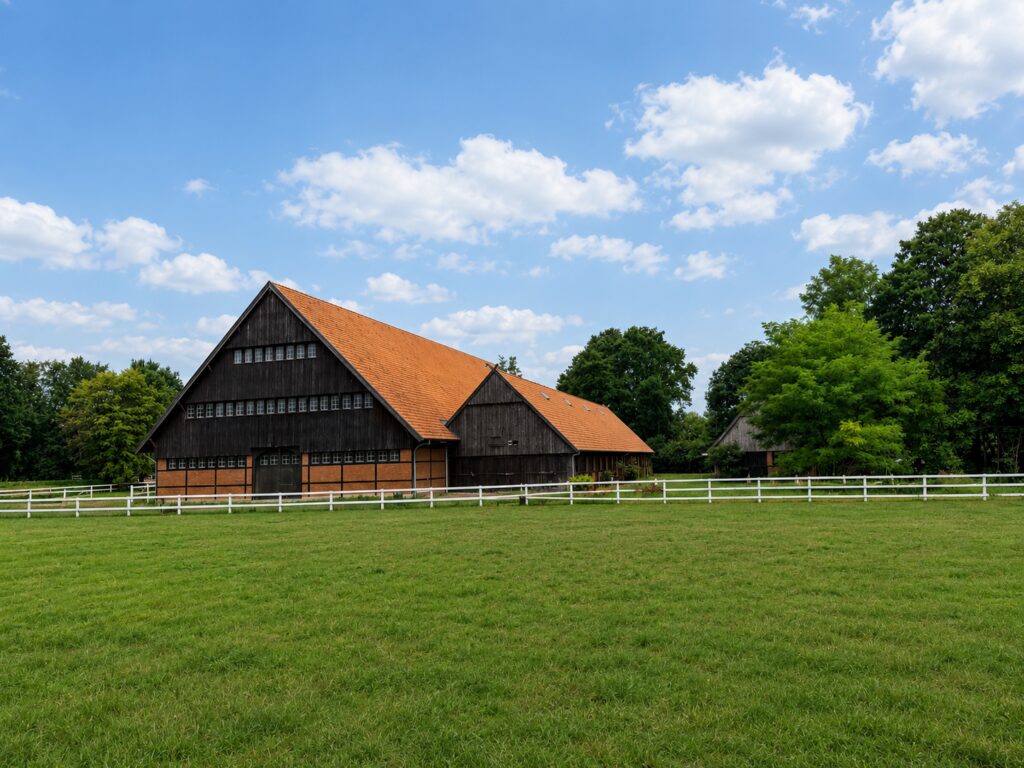 Neuenhaus - Paradies für Pferdefreunde: 
Reitanlage mit vielen Möglichkeiten!