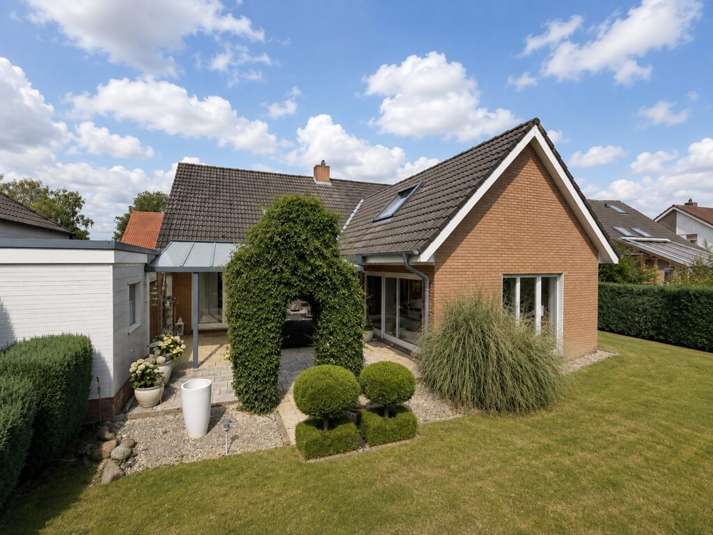 Lage - Familienfreundliches Wohnhaus mit Garage!