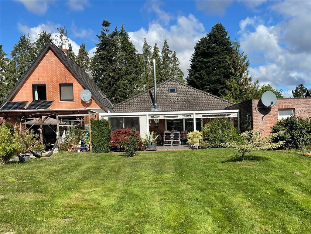 Nordhorn - Bungalow mit Garage + Einfamilienhaus mit Nebengebäuden und riesigem Grundstück!
